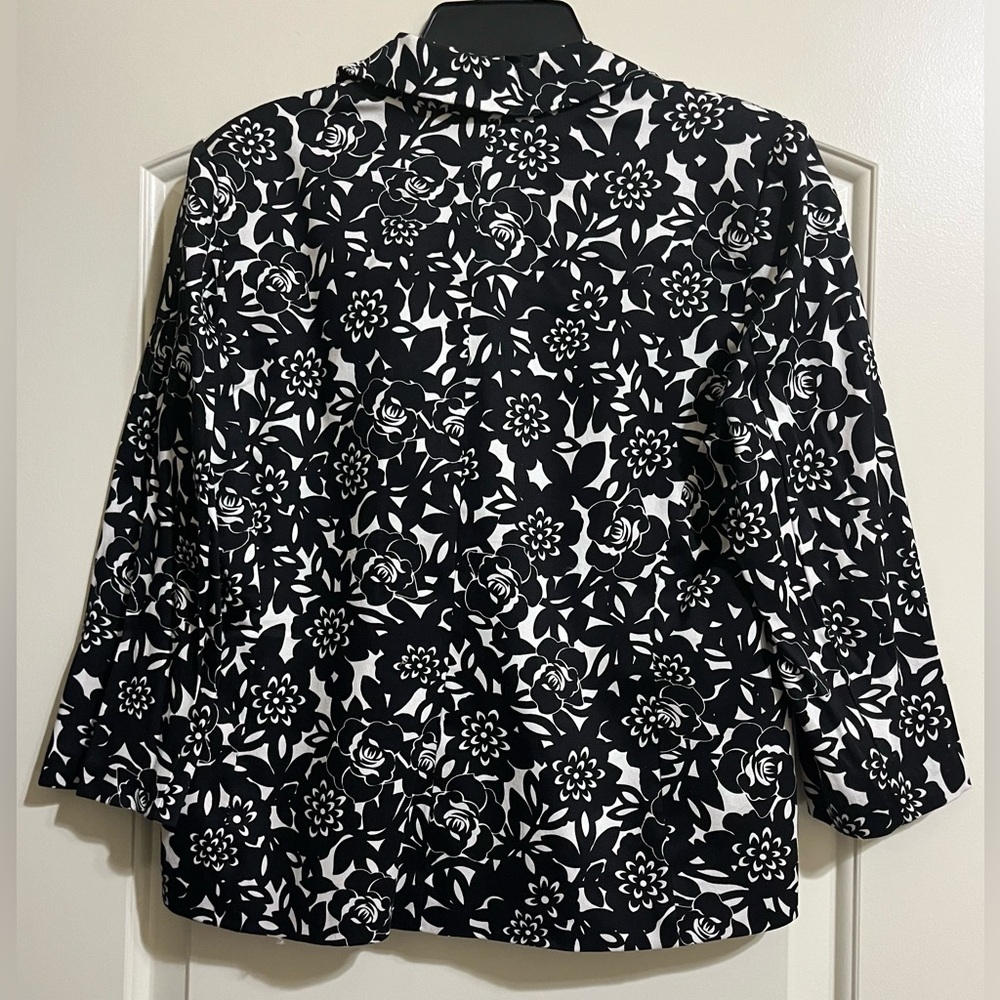 Elementz Women’s Black White Floral Cotton Blazer Jacket Size PETITE Small - Picture 2 of 4